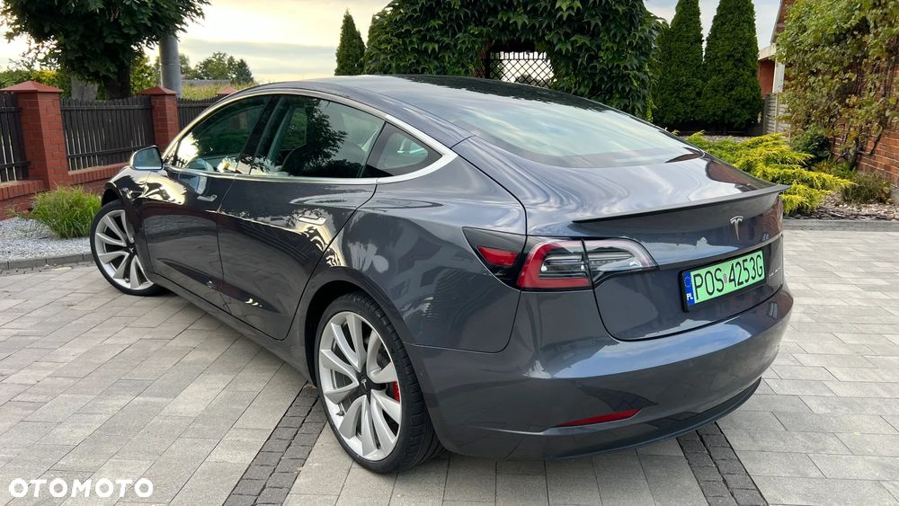 Tesla Model 3 Langstreckenbatterie Allradantrieb Dual Motor Performance - 4