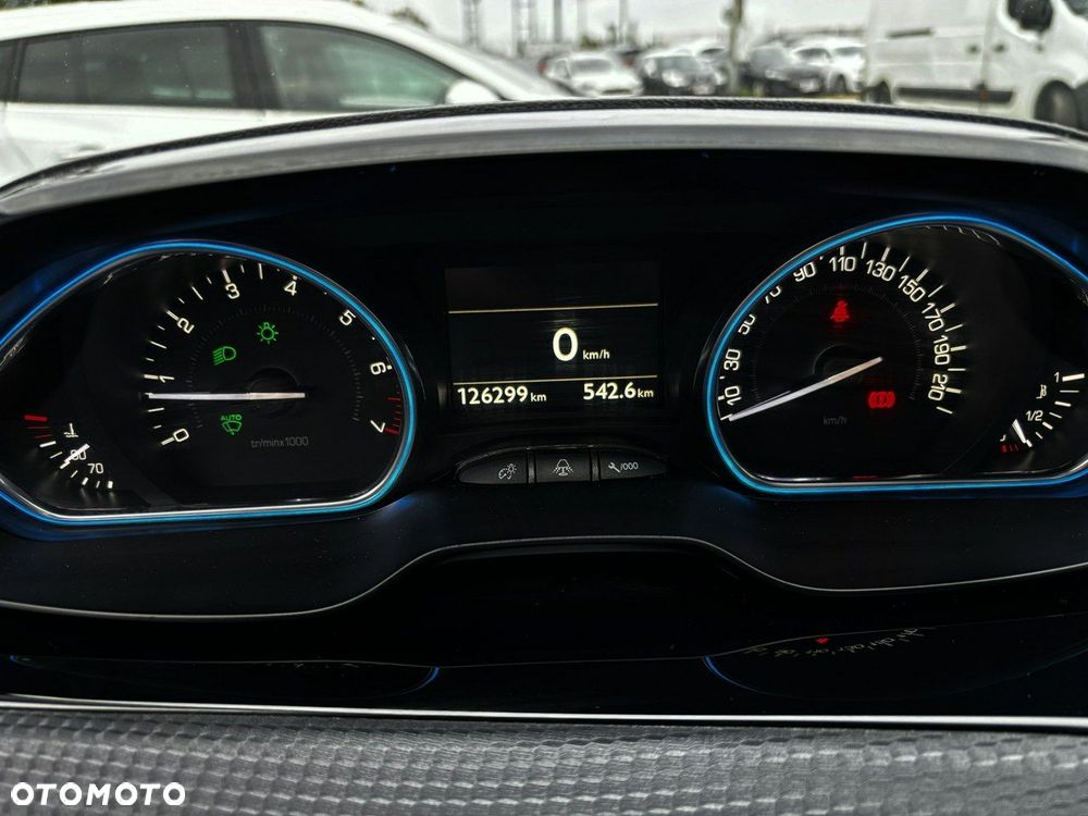 Peugeot 2008 1.2 Pure Tech Allure S&S - 8