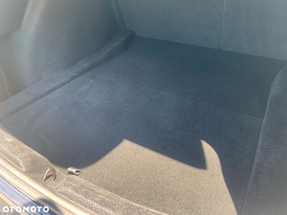 Tesla Model 3 AWD - 37