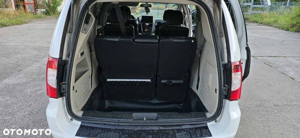 Chrysler Town & Country 3.6 Limited - 12