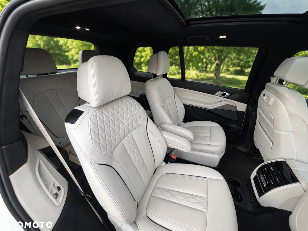 BMW X7 M50i sport - 25