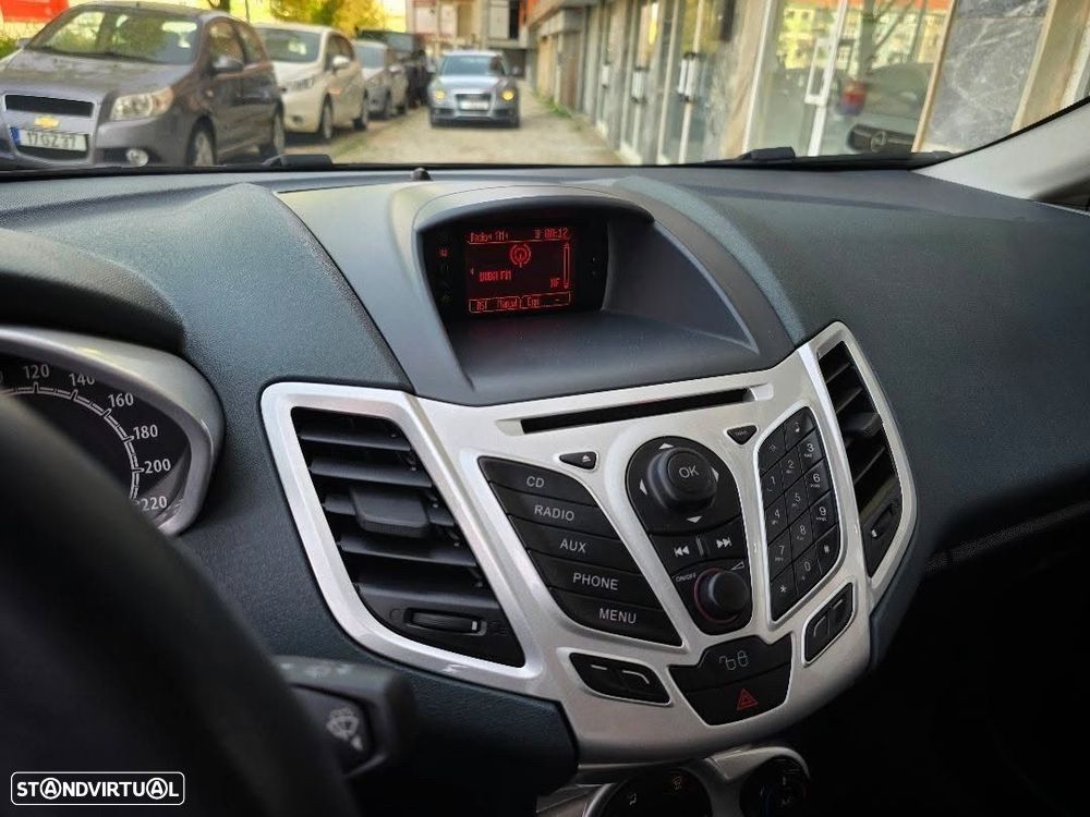 Ford Fiesta 1.25 Titanium - 24