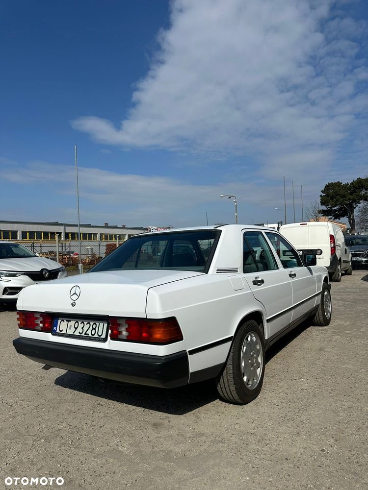 Mercedes-Benz W201 (190) - 12