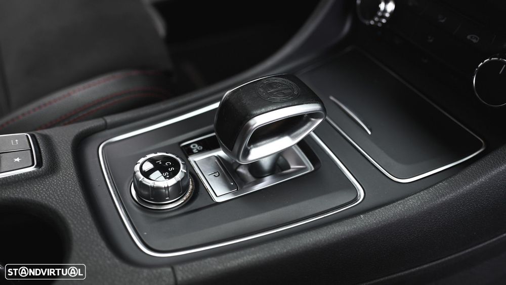 Mercedes-Benz CLA 45 AMG 4Matic Speedshift 7G-DCT Night Edition - 48