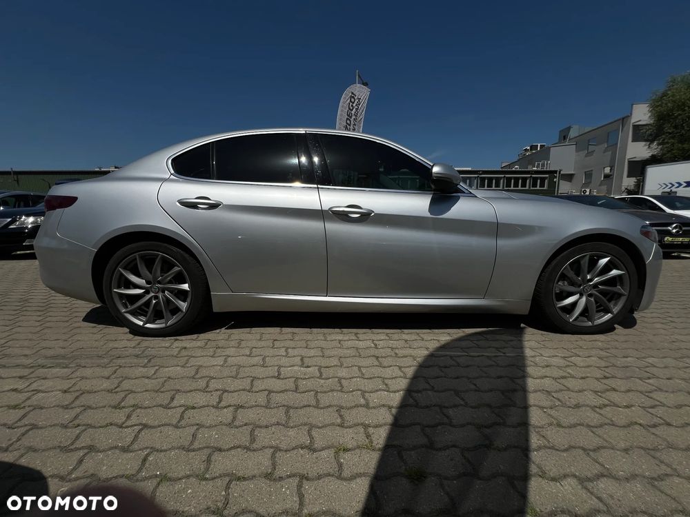 Alfa Romeo Giulia - 10