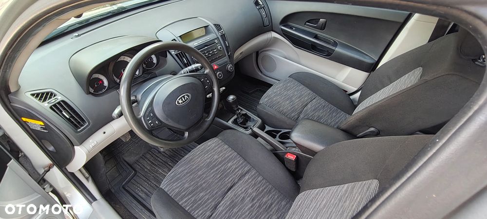Kia Ceed 1.6 Crdi Comfort + - 7