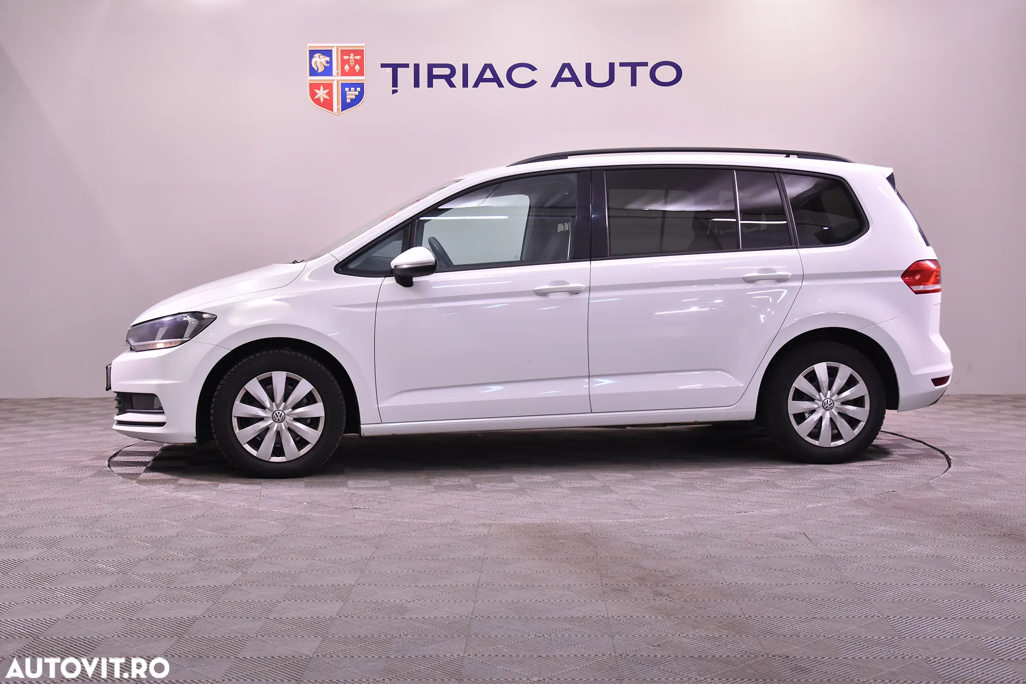 Volkswagen Touran - 2