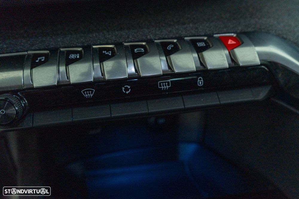 Peugeot 3008 1.2 PureTech Allure EAT8 - 18