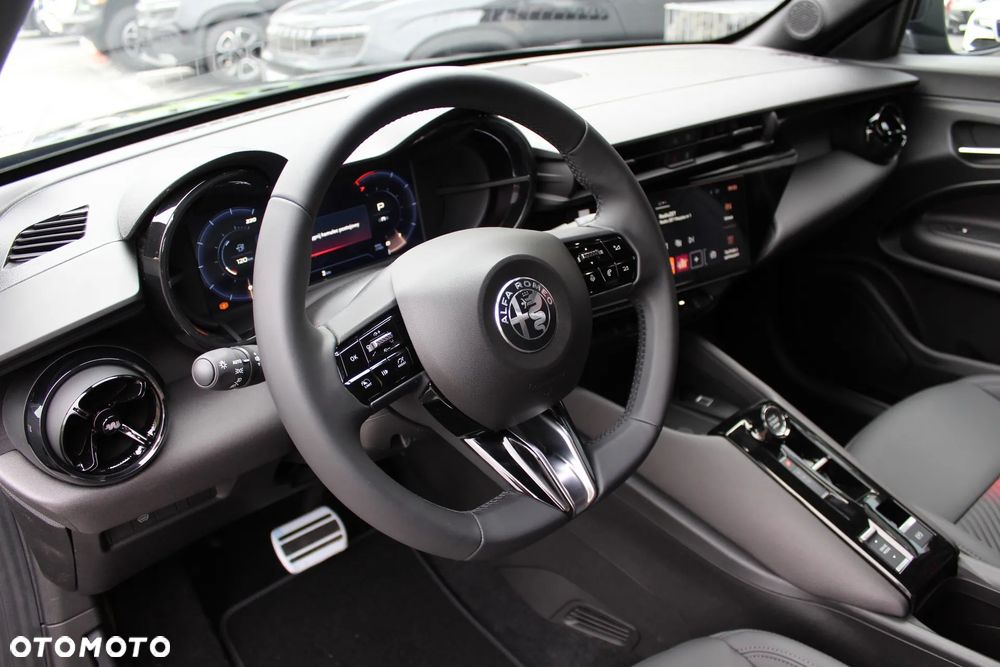 Alfa Romeo Junior 1.2 mHEV Ti Q4 eDCT - 13