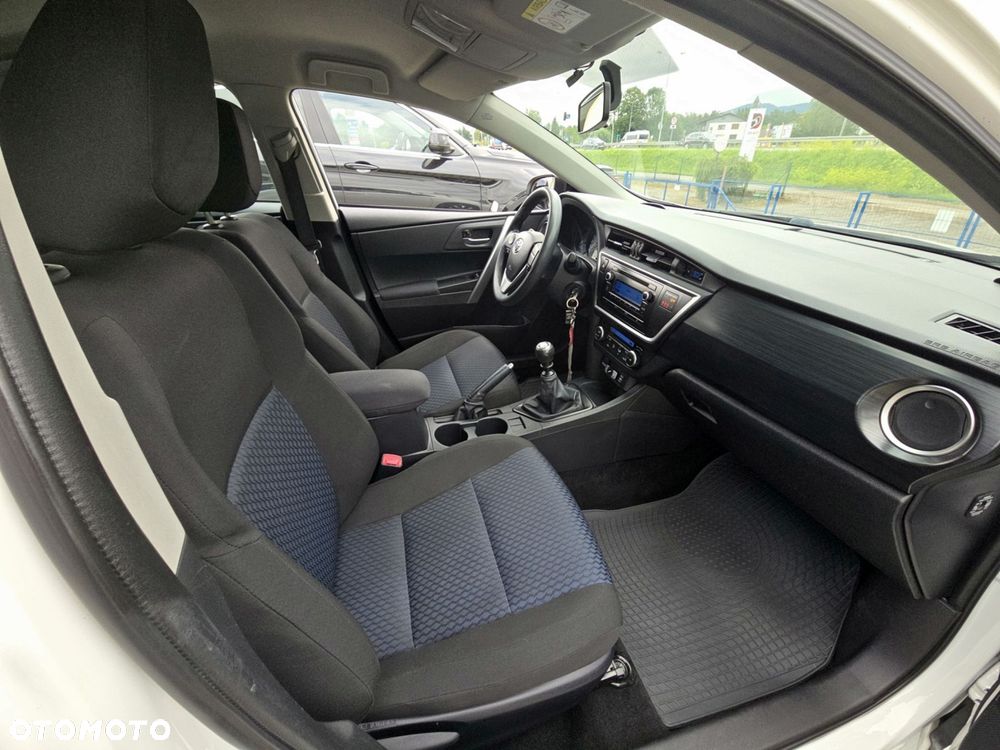Toyota Auris - 11