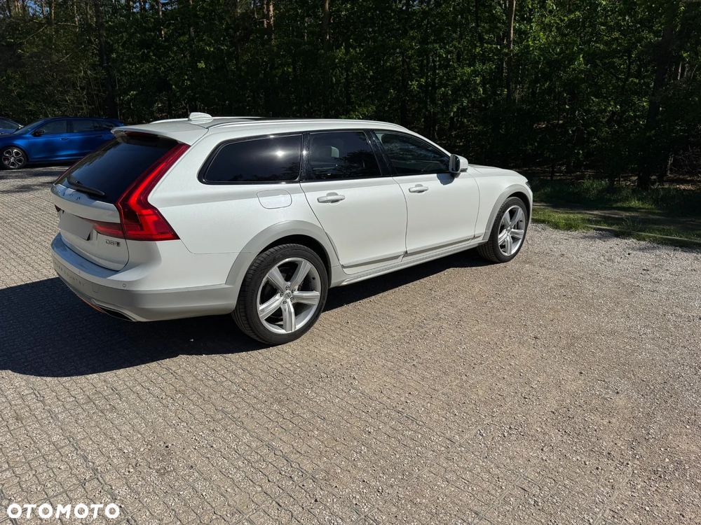 Volvo V90 Cross Country - 25