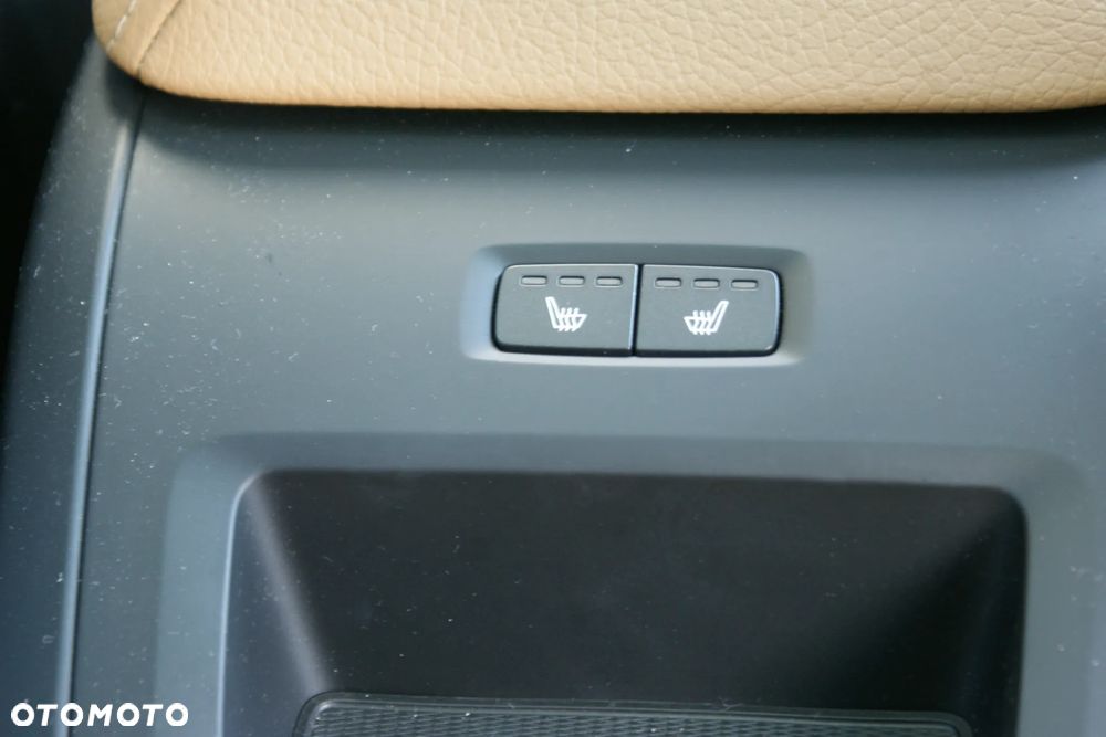 Volvo XC 60 B5 D AWD Inscription - 23