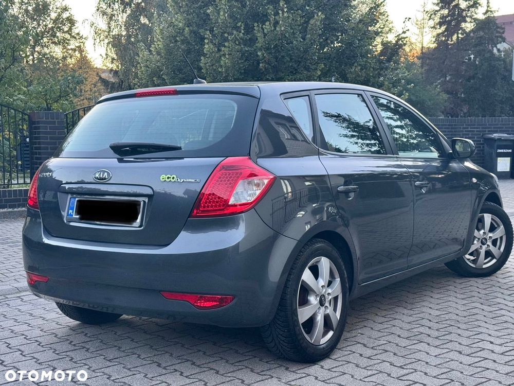 Kia Ceed 2010 photo 4