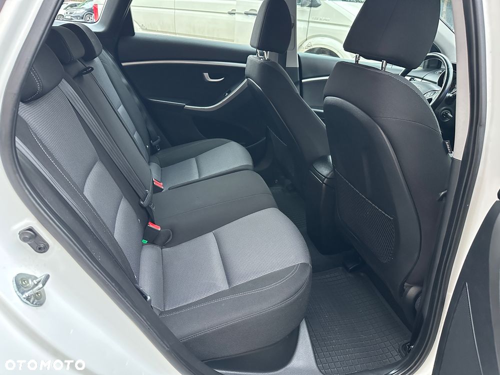 Hyundai i30 blue Kombi 1.6 GDi Passion - 20