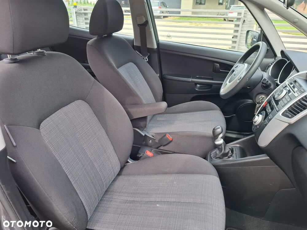 Kia Venga 1.4 CVVT UEFA EURO 2016 - 9