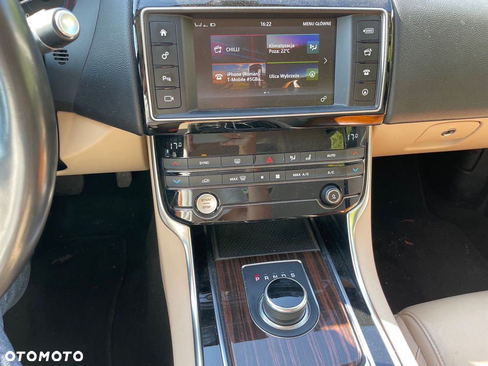 Jaguar XE 2.0 T Prestige - 12