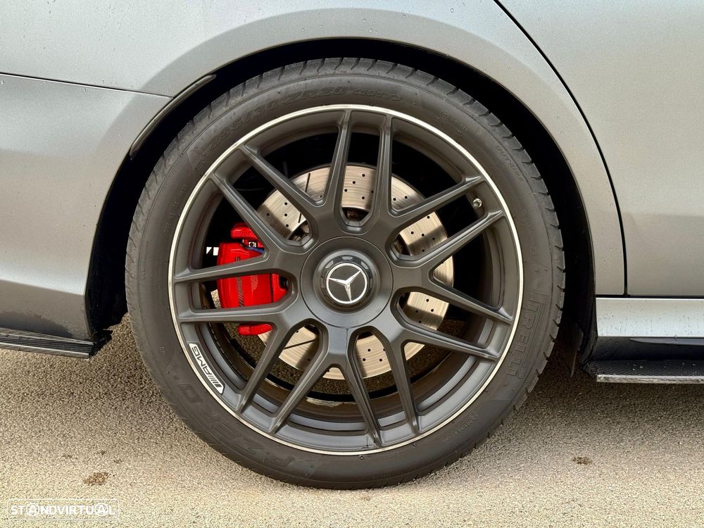 Mercedes-Benz E 63 AMG S 4-Matic+ - 14
