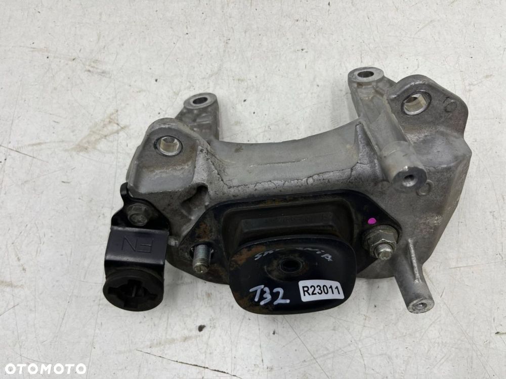 Poduszka skrzyni biegów Nissan X-Trail III T32 Rogue 13-21r. 1.6 dCi 4x4 4wd diesel lewe mocowanie - 2