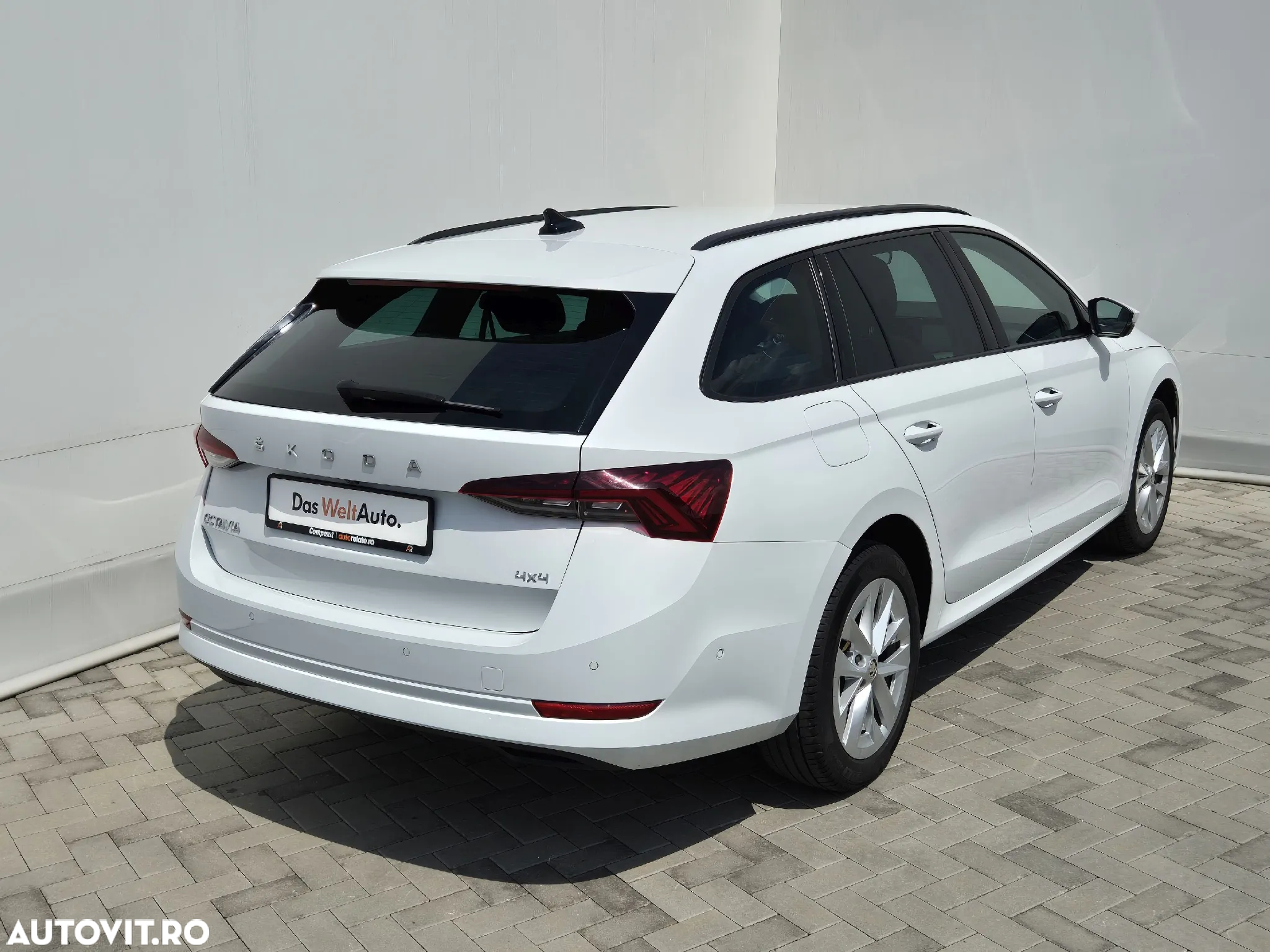 Skoda Octavia Combi 2.0 TDI DSG 4X4 Style - 5