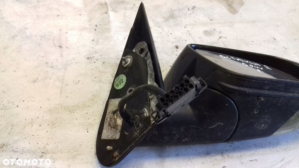 LUSTERKO PRAWE ELEKTRYCZNE 6 PIN SKODA OCTAVIA II 04-08 - 4