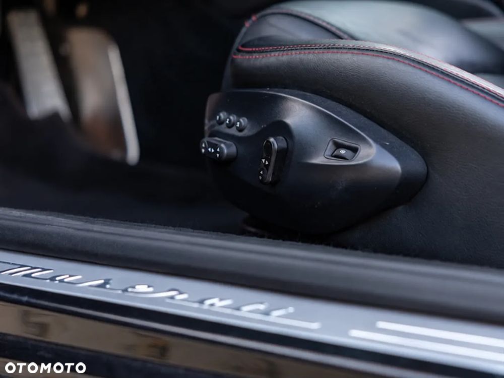 Maserati GranTurismo S Automatik - 11