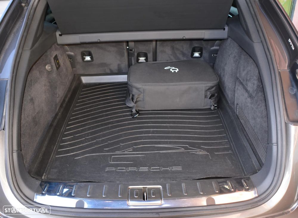 Porsche Panamera Sport Turismo Turbo S E-Hybrid - 40