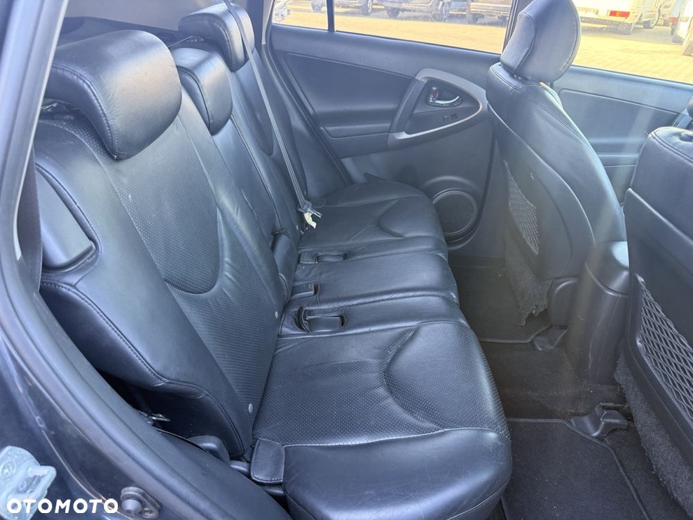 Toyota RAV4 - 10