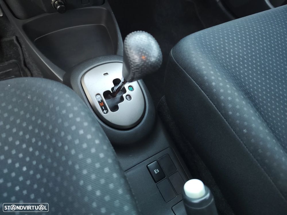 Toyota Yaris 1.33 VVT-i High Pack+NAVI MM - 14