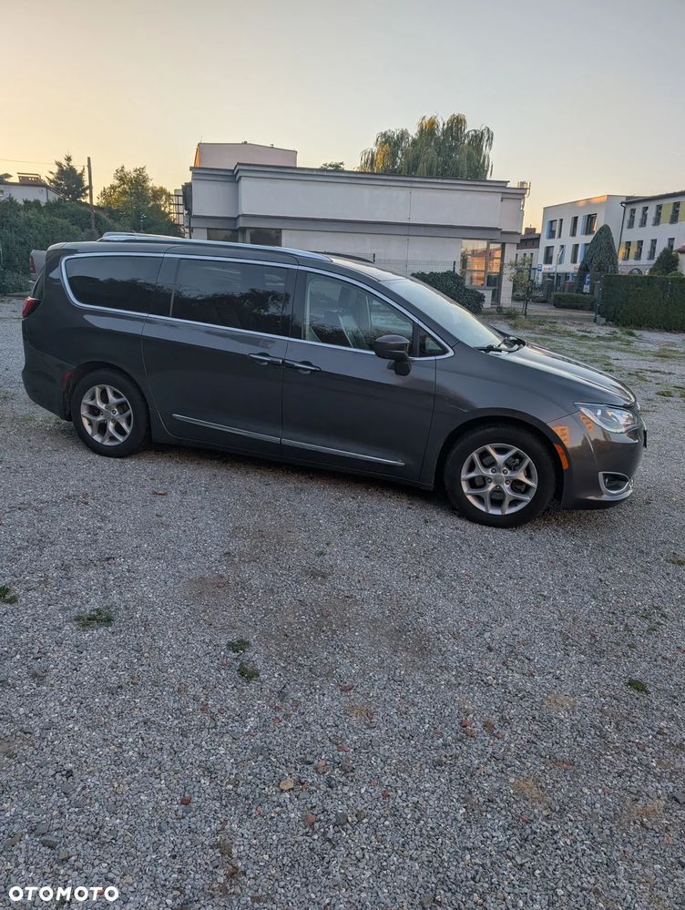 Chrysler Pacifica - 9