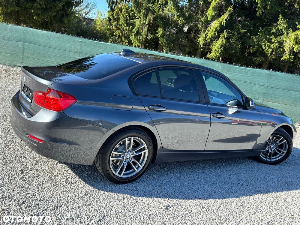 BMW Seria 3 320d Sport Line - 14