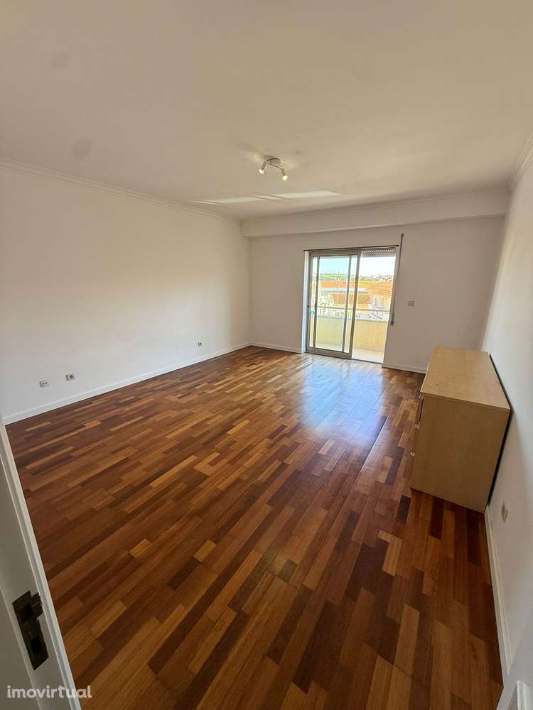 Fantástico T2 em Porto Salvo - Grande imagem: 2/16