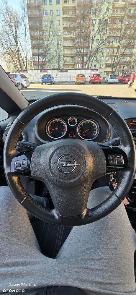 Opel Corsa 1.4 16V Cosmo - 9