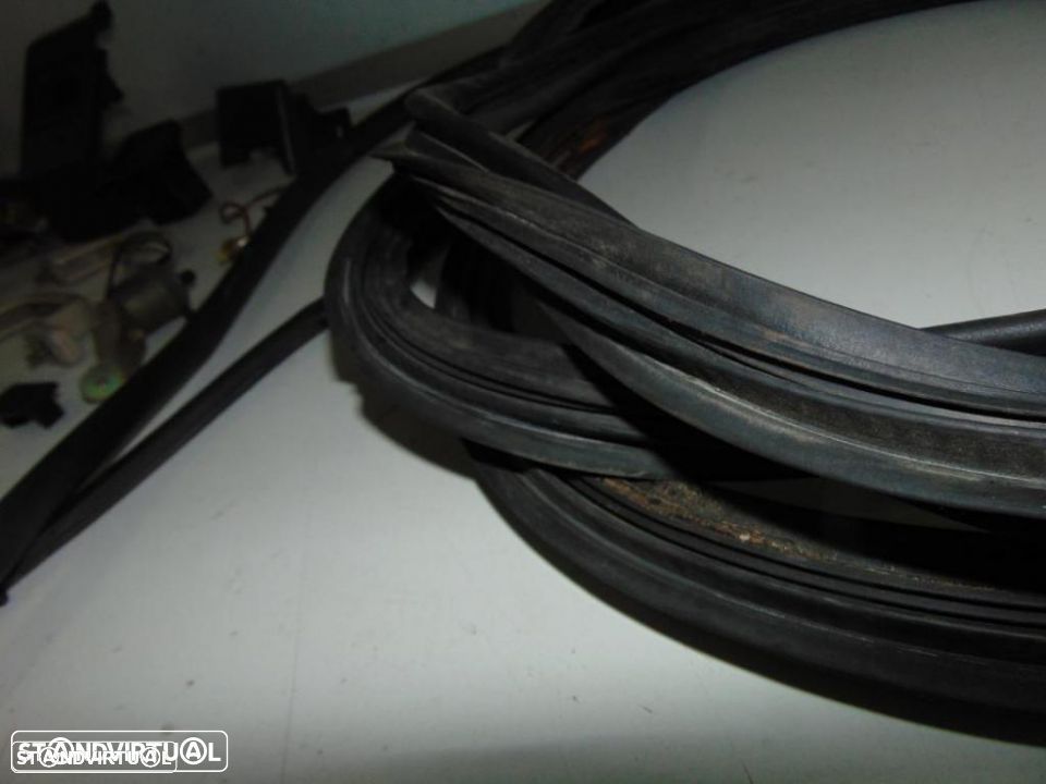 Toyota Corolla DX 3p 1985 fecho do capot - 8