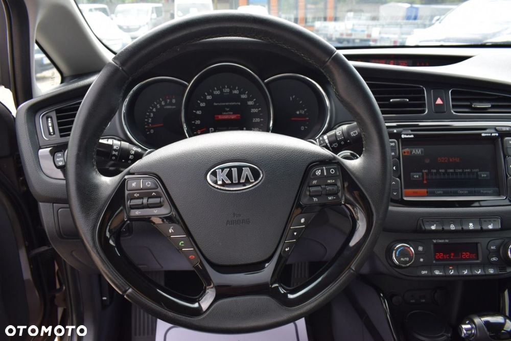 Kia Ceed - 32