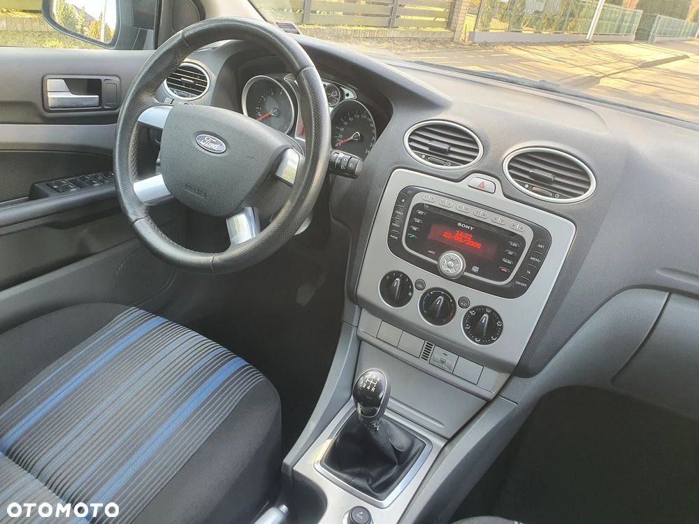 Ford Focus 1.8 Style - 30