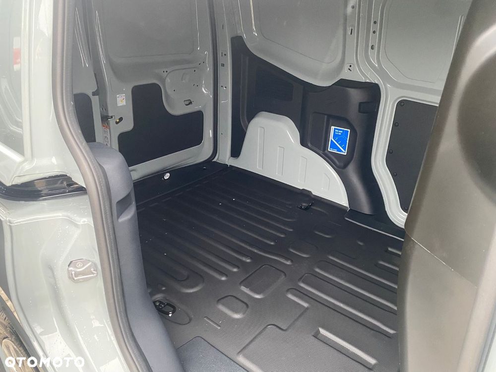 Ford Transit Courier - 14