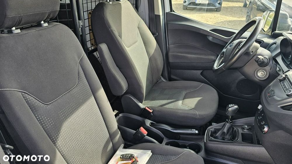 Ford Transit Courier - 15