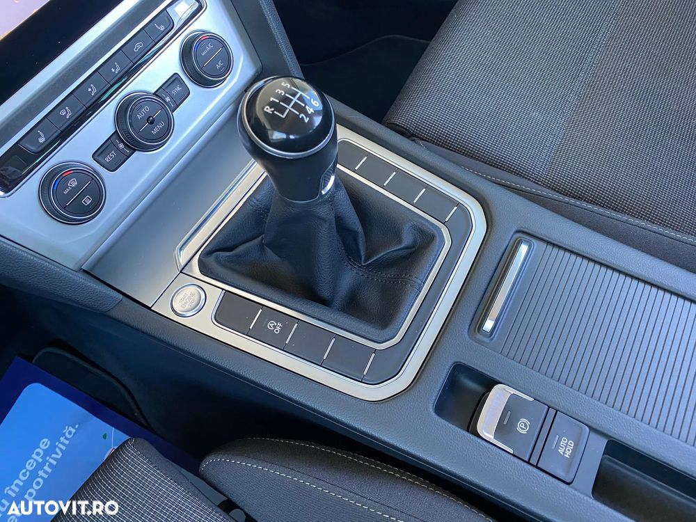 Volkswagen Passat - 8