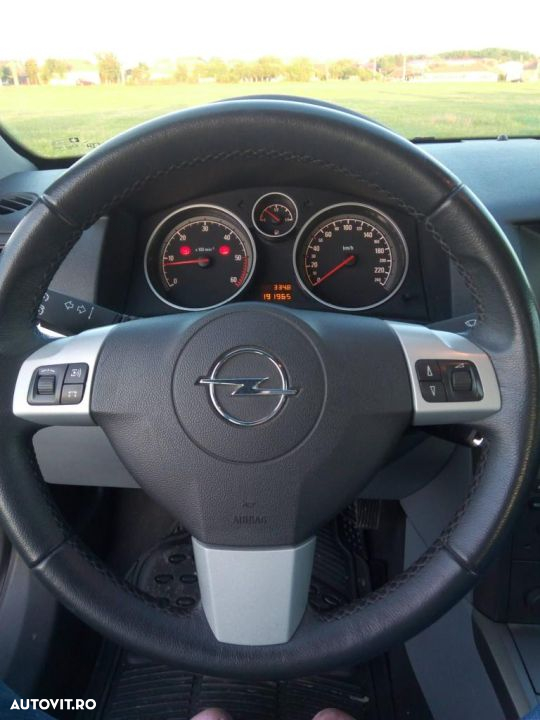 Opel Astra GTC 1.3 CDTI - 11
