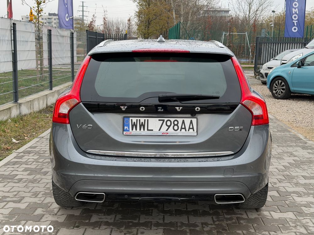 Volvo V60 D5 AWD Momentum - 4