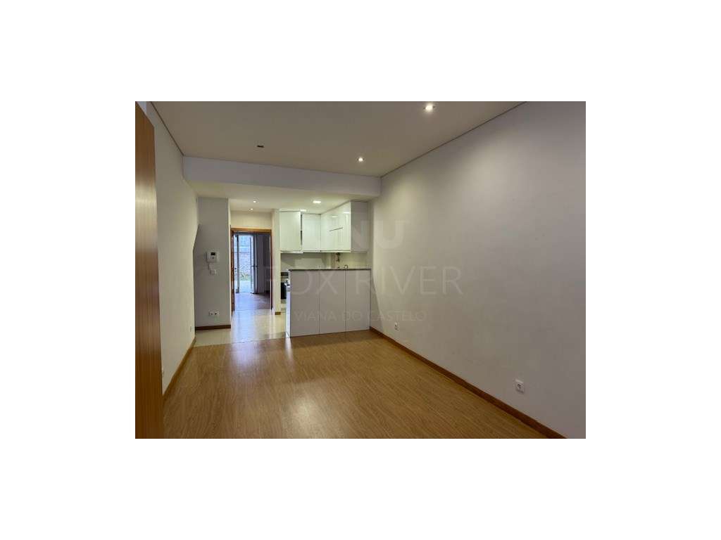 Apartamento T1 para arrendamento no centro histórico de Viana do Ca... - Grande imagem: 3/9