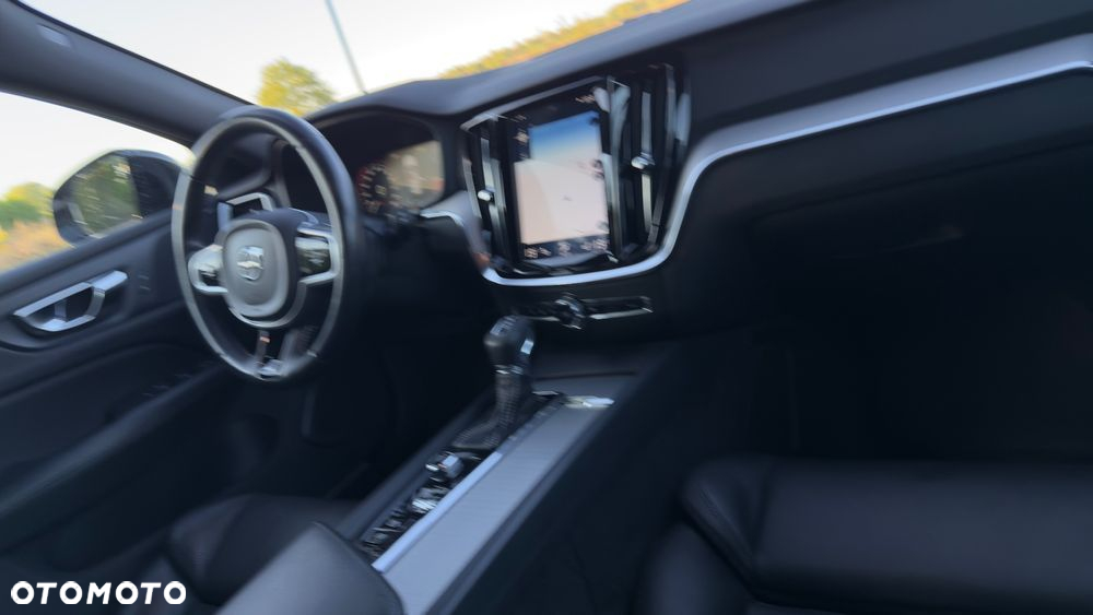 Volvo V60 D4 AWD Geartronic R-Design - 17