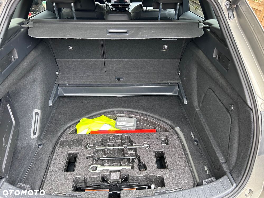 Toyota Corolla 2.0 Hybrid Style - 31