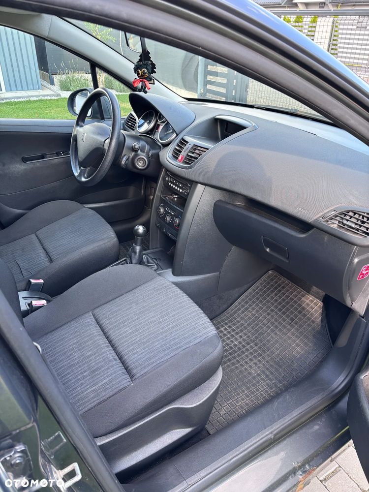 Peugeot 207 - 6