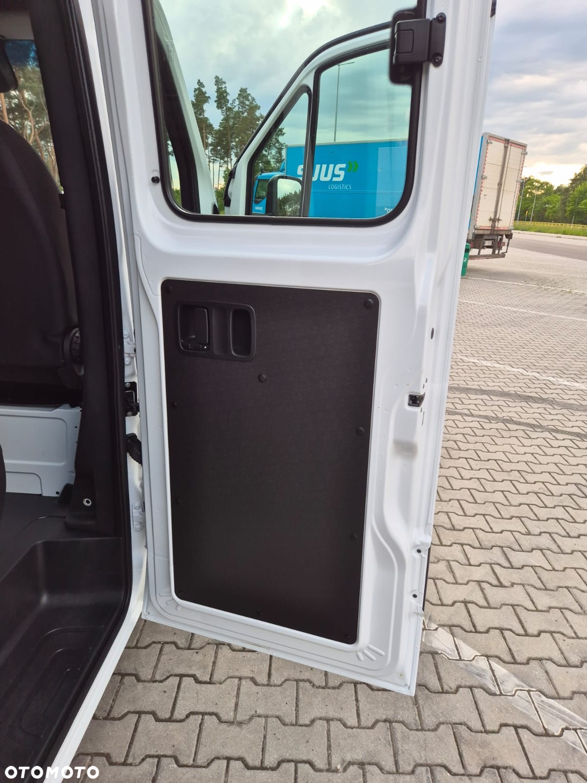 Mercedes-Benz Sprinter - 38