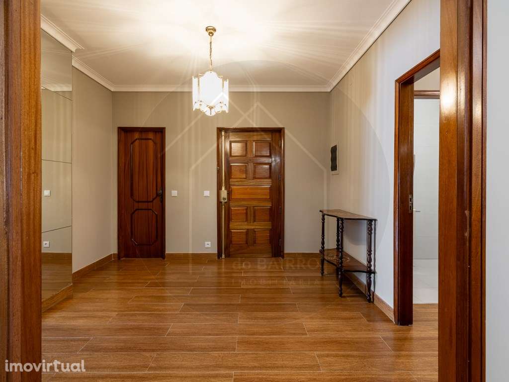 T4 Vila Nova de Gaia c/Garagem fechada para 2 carros e terraço - Grande imagem: 4/25