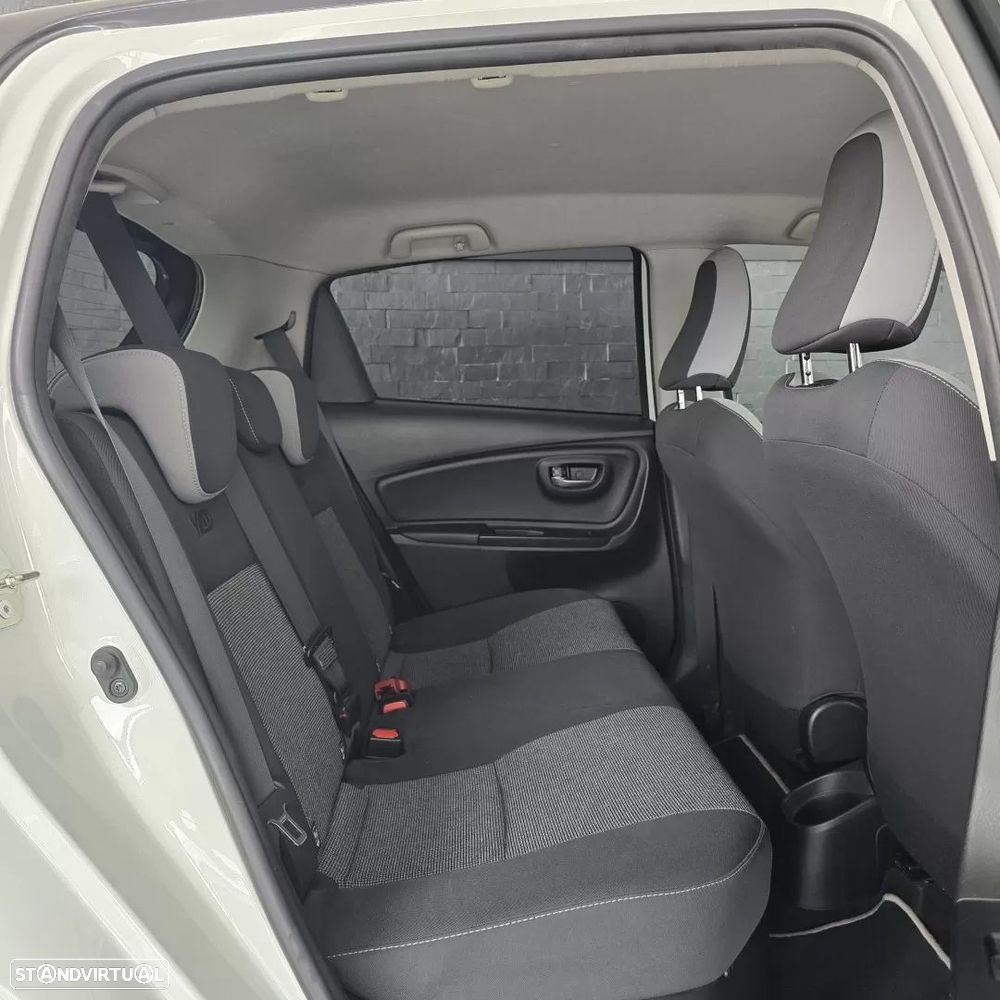 Toyota Yaris 1.5 HSD 20 Anos - 13