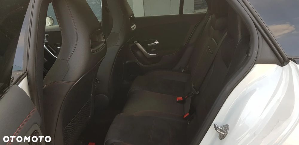 Mercedes-Benz CLA 200 7G-DCT AMG Line - 5