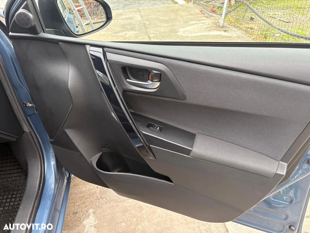 Toyota Auris 1.6 L Valvematic Luna - 22