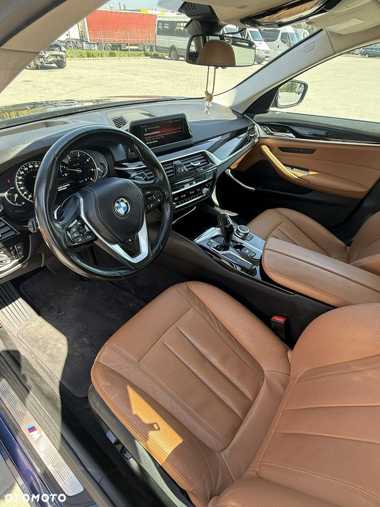 BMW Seria 5 520d M Sport Edition - 6